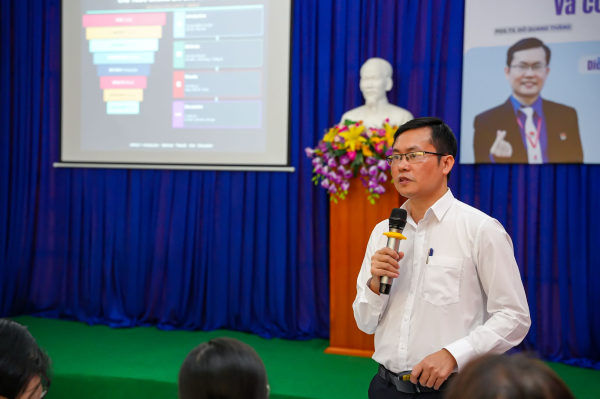 Tập huấn kỹ năng viết và công bố bài báo khoa học quốc tế cho hơn 100 giảng viên, người học