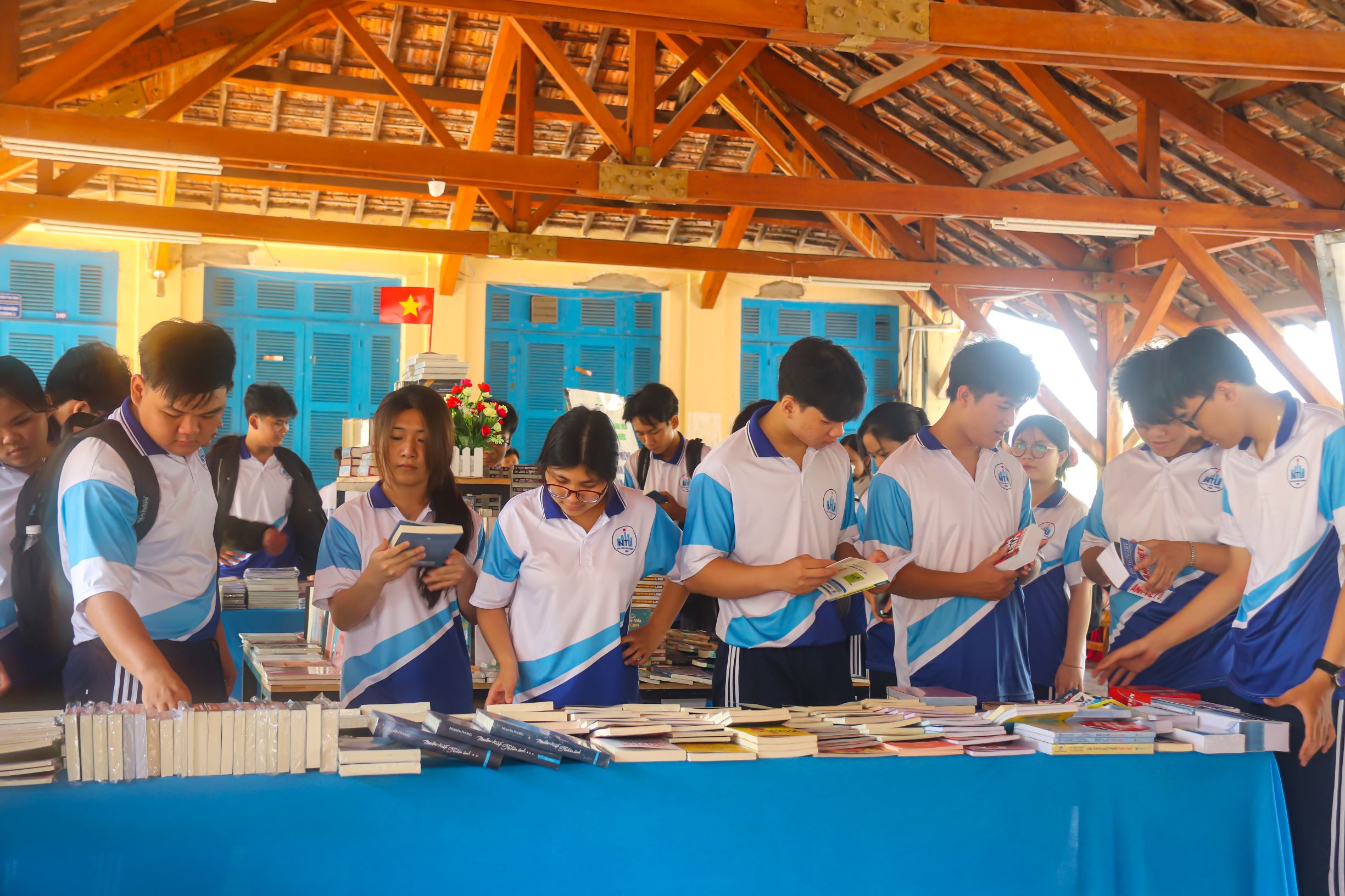 Ngày hội Sách và Văn hóa đọc 2026 tại Trường Đại học Nha Trang: Lan tỏa tri thức, khơi dậy tinh thần tự học