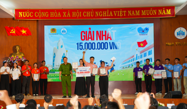 Vượt qua 8 đội thi, Trường Đại học Nha Trang đoạt giải Nhất cuộc thi phòng, chống ma túy học đường