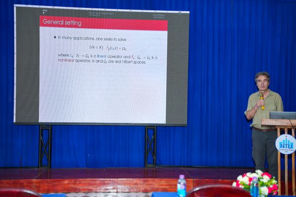 Trường Kỹ thuật và Công nghệ tổ chức Seminar học thuật quốc tế với hai giáo sư Toán học đến từ Hoa Kỳ