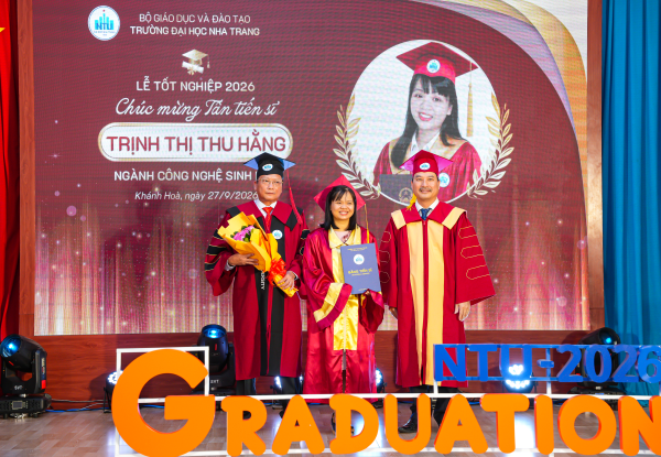 Trường Đại học Nha Trang trao bằng tốt nghiệp cho 3 tiến sĩ và 102 thạc sĩ