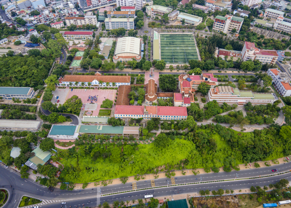 50 NĂM TRƯỜNG ĐẠI HỌC NHA TRANG  TỪ GÓC NHÌN CỦA CỰU GIÁO CHỨC