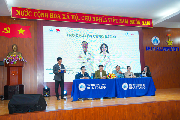 Trường Đại học Nha Trang tổ chức workshop “Nụ cười đẹp – Tự tin tỏa sáng” và trao 90 suất học bổng khuyến học cho sinh viên