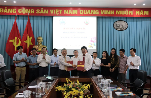 Ký kết hợp tác với Sở Giáo dục và Đào tạo tỉnh Đắk Lắk