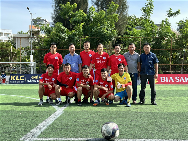 Tổ chức giải bóng đá chào mừng kỷ niệm 63 năm Ngày truyền thống Trường ĐH Nha Trang