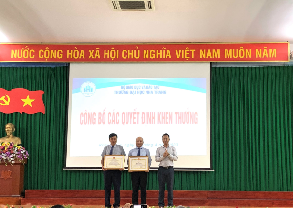 Trường ĐH Nha Trang công bố các quyết định nhân sự và khen thưởng