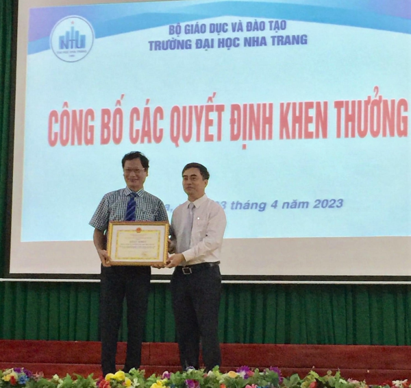 Trường ĐH Nha Trang công bố các quyết định nhân sự và khen thưởng