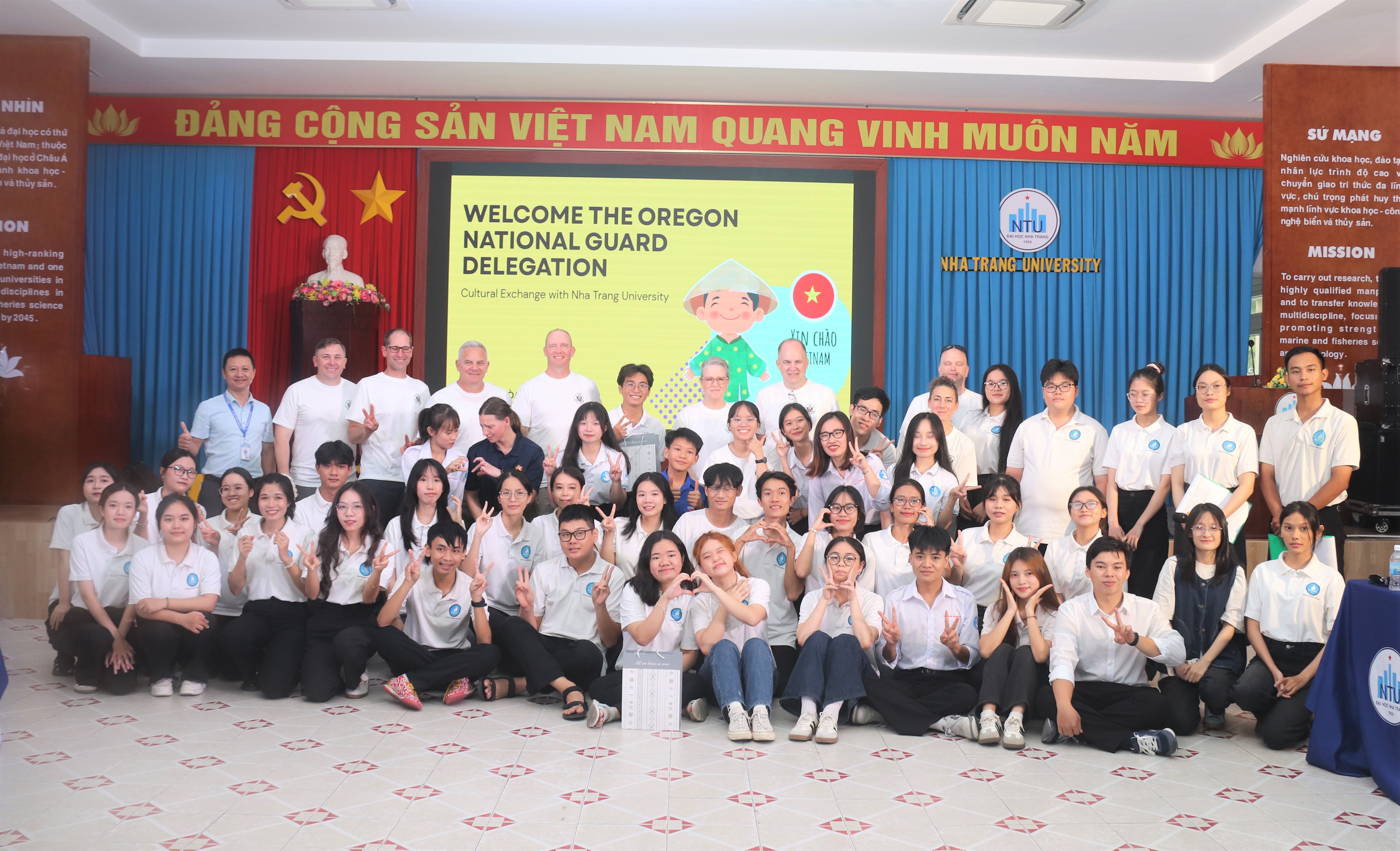 Giao lưu văn hóa Việt - Mỹ: Trường Đại học Nha Trang tiếp đón đoàn Vệ binh Quốc gia Bang Oregon, Hoa Kỳ