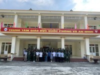 Đoàn công tác Trường Đại học Nha Trang thăm hỏi, động viên giảng viên và sinh viên tại Trung tâm Giáo dục Quốc phòng và An ninh
